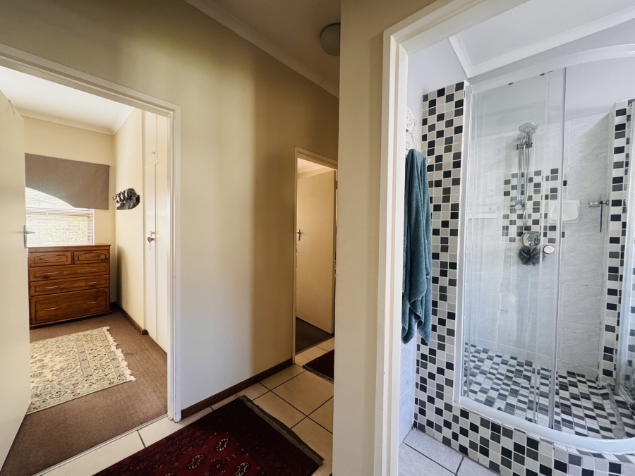 To Let 4 Bedroom Property for Rent in Goedehoop Western Cape